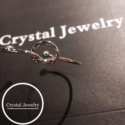 Crystal Jewelry ⚙️纯银麻花扣手环 超有重量感 质感 大小可调节 文艺范也很气质 超推荐的一款▪️