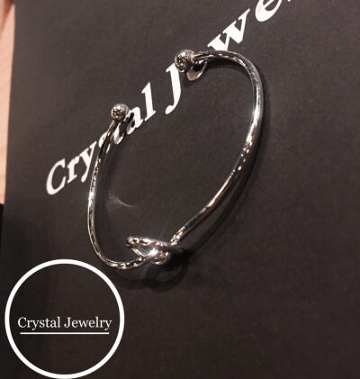 Crystal Jewelry ⚙️纯银麻花扣手环 超有重量感 质感 大小可调节 文艺范也很气质 超推荐的一款▪️