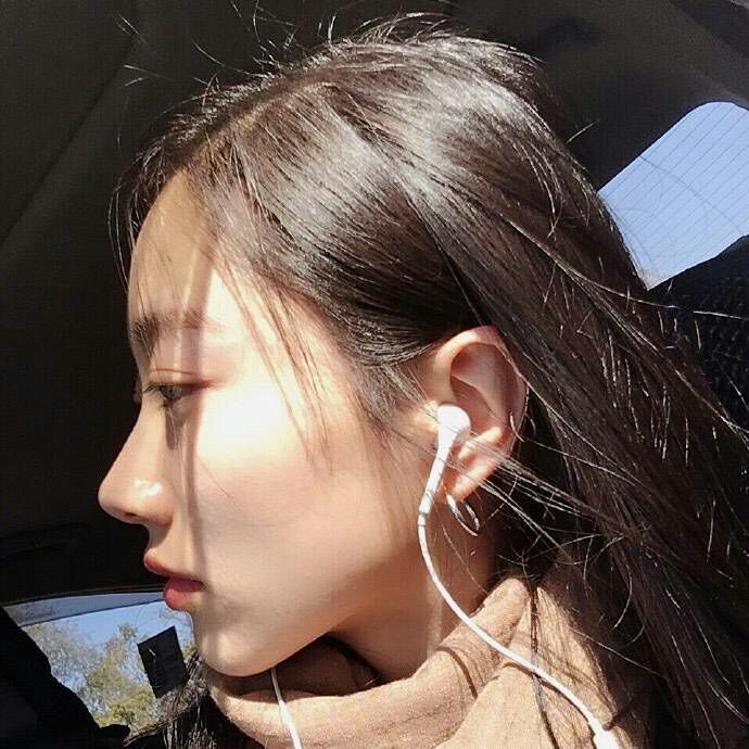 告诉自己要坚强，匆匆几年一晃而过，时间不等我，我在赶时间。