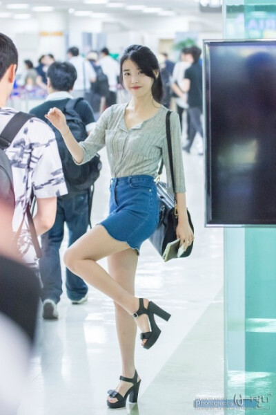 IU ☆ DRESS CODE OF IU. CAUSAL AND SIMPLE