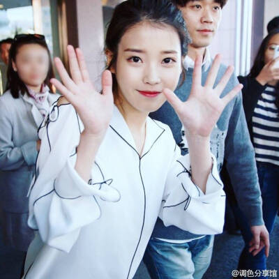 IU ☆ ALWAYS BEING NICE