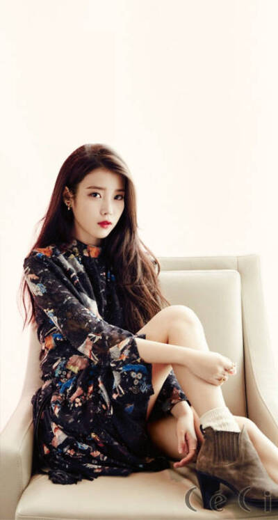 IU ☆ STAY CHILL AND STAY COOL