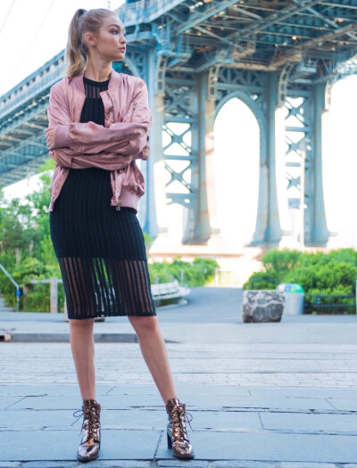 吉吉·哈迪德
外文名
Gigi Hadid
别名
Jelena Noura Hadid
国籍
美国
民族
巴勒斯坦，荷兰