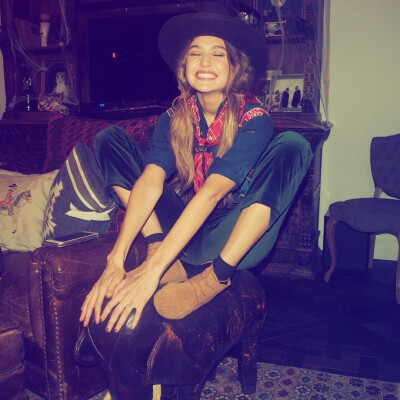 吉吉·哈迪德
外文名
Gigi Hadid
别名
Jelena Noura Hadid
国籍
美国
民族
巴勒斯坦，荷兰