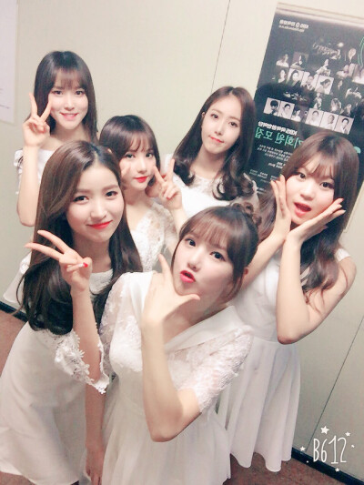 GFRIEND（여자친구）金素晶 郑艺琳 丁恩妃崔俞娜 黄恩菲信飞 金艺源严智