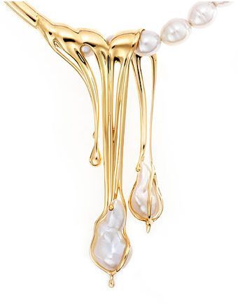 ‘Liquid Love’ was the finalist in the ‘Pearl Design Award’ category at the Jewellery Association of Australia (JAA) Awards in 2008. Handcrafted in 18 carat yellow gold South Sea pearls on the strand