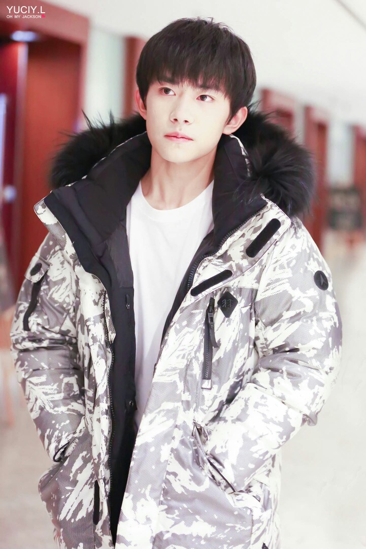 #易烊千玺 #TFBOYS 微博之夜后台 高清 帅气