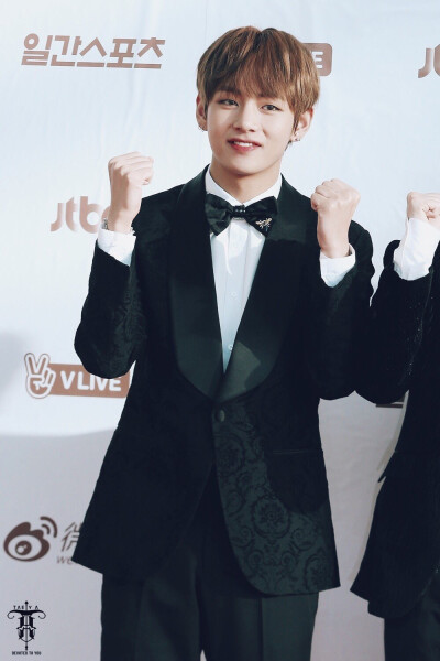 【170114】2017 金唱片颁奖典礼 红毯 饭拍高清 4P cr.taeya1230 + @VISUAL_SHOCK （转载请注明原出处）