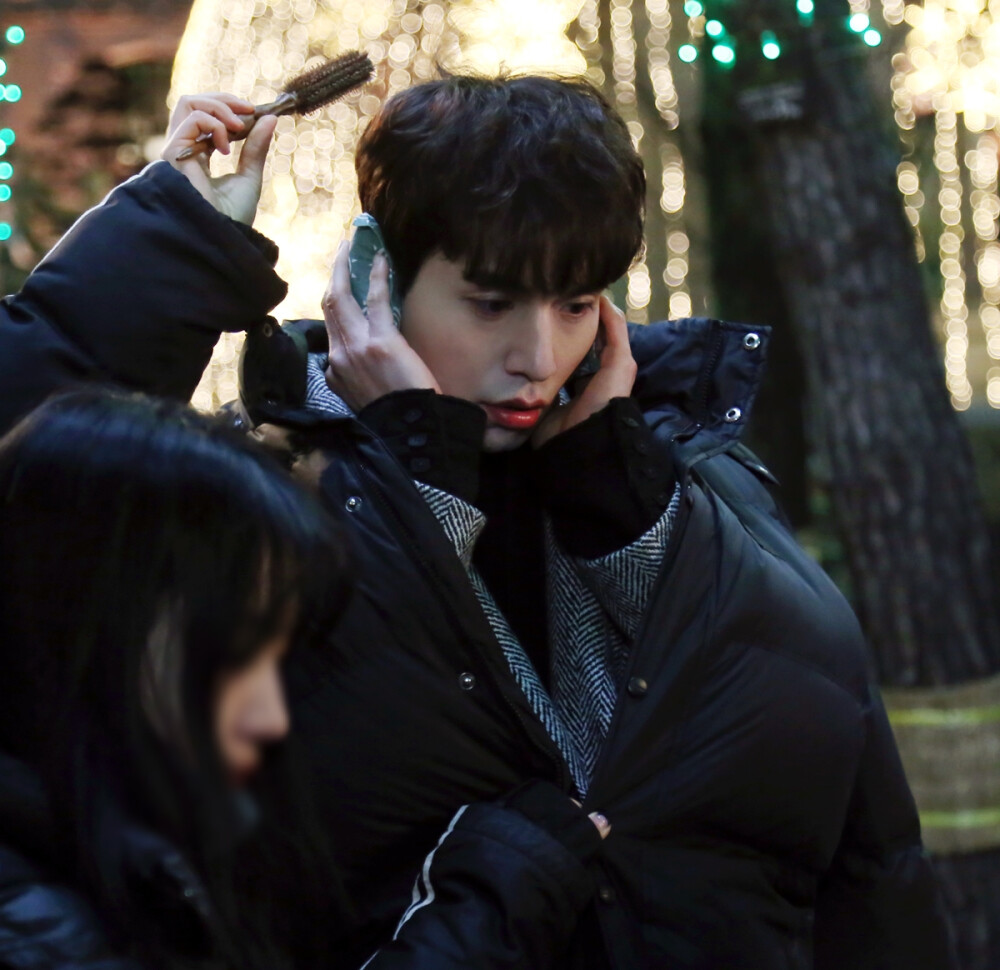 孤单又灿烂的神鬼怪李栋旭拍摄花絮照