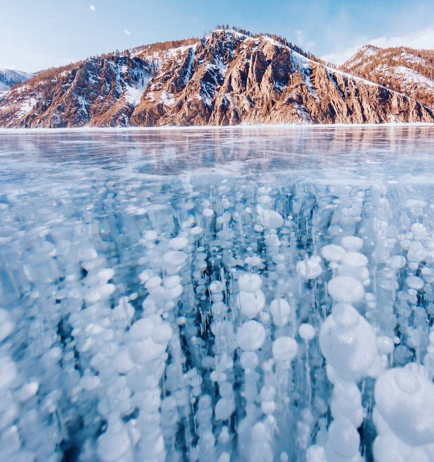 冬日的贝加尔湖，冰封的仙境
photographer-Kristina Makeeva 