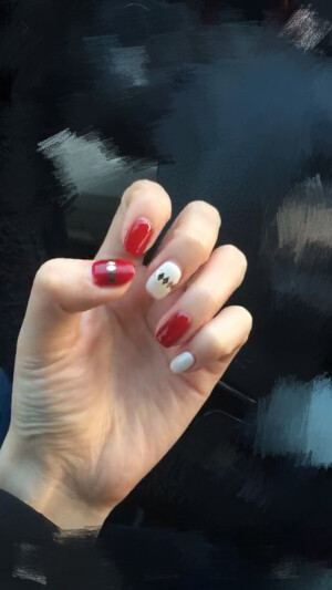 红色美甲