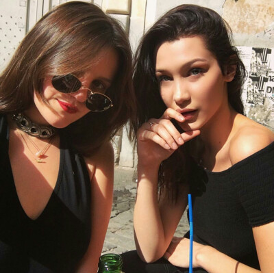 Bella Hadid
别名
Isabella Khair Hadid
国籍
美国
星座
天秤座