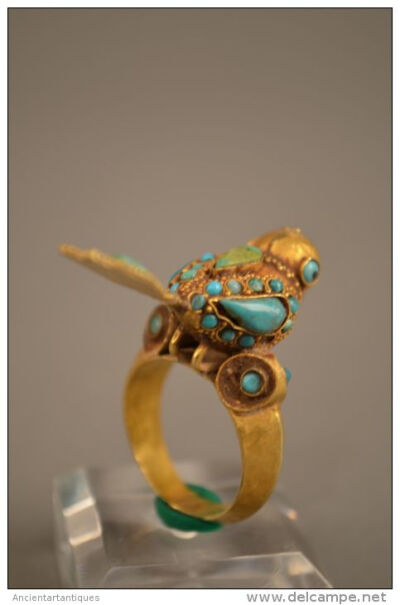 黄金鸟环，中东，大约在公元前600-400金戒指镶嵌总站在坐鸟的形式