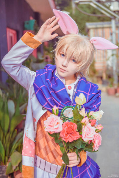 【cos】梦百sp时计兔~迟到的圣诞快乐
时机兔 cn: 狗司令太子
摄影：小猫wQ 化妆：狗司令太子 后期：狗司令太子 协力：三岁
梦王国与沉睡的100王子 游戏