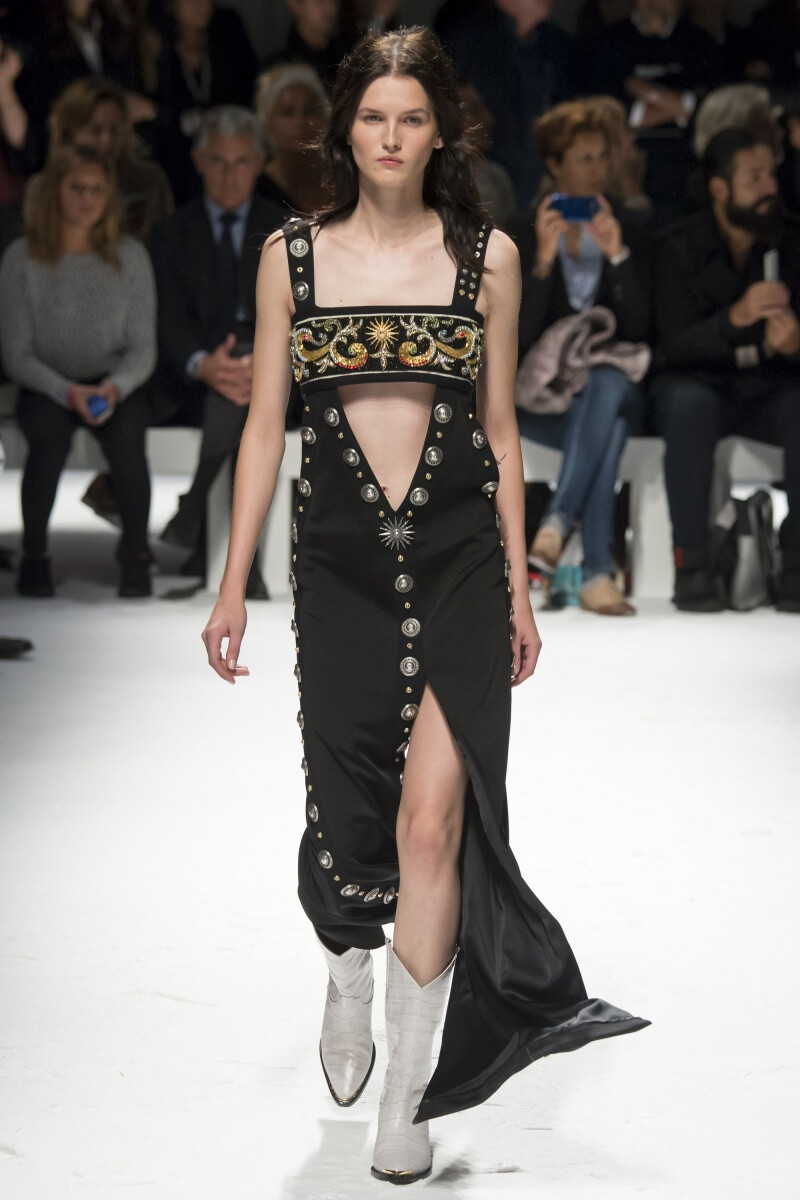 Fausto Puglisi（法奥斯托·普吉立斯) 2016米兰春夏时装周