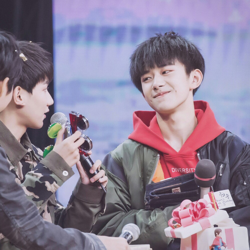 #易烊千玺 #TFBOYS 1128易烊千玺十六岁生日会 高清 帅气