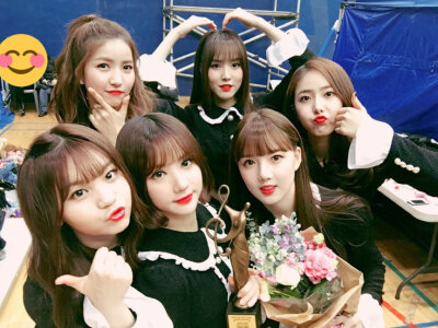 GFRIEND（여자친구）金素晶 郑艺琳 丁恩妃崔俞娜 黄恩菲信飞 金艺源严智