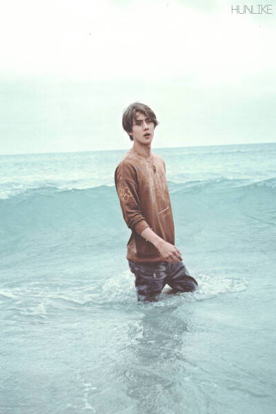 吴世勋斐济写真壁纸