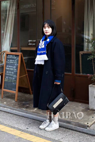 Blue sweater +navy coat +grey socks +white sneakers +blue scarf 