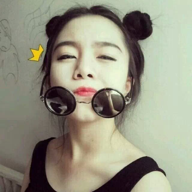 ，
