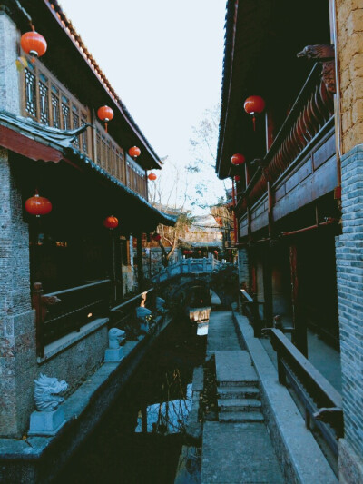 安宁古朴的束河古镇