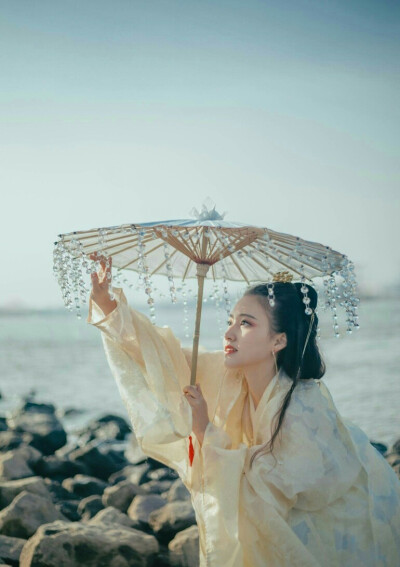 世中仙儿の
南朝四百八十寺
多少楼台烟雨中