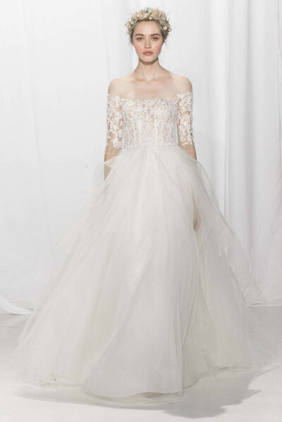 Reem Acra（雷姆·阿克拉）2017纽约婚纱周婚纱秀