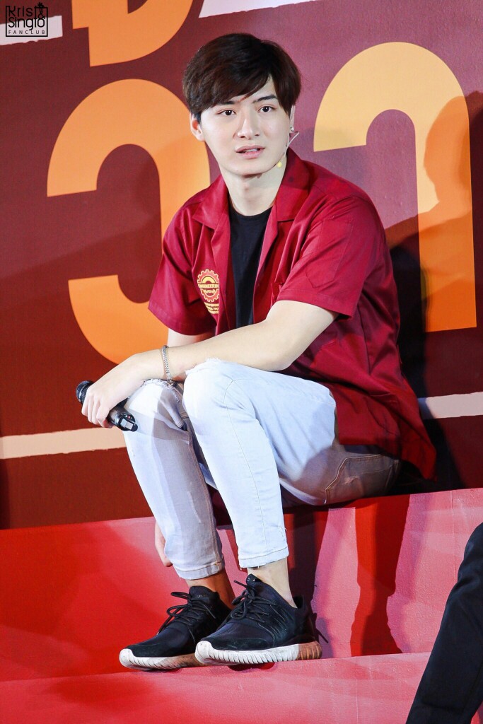 KristPerawat 泰剧一年生 暖暖 阿日学长 Arthit 王慧侦
cr.twitter