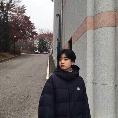 短发女生头像（李珠英）