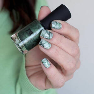 #GPRepost,#reposter,#notetag @marymonkett via @GPRepostApp ======> @marymonkett:Le magnetic du dimanche, Perfect Emerald de @masura.ru et son stamping @moyou_london (proXL24), j'adore !   Bon dimanche à toutes  #notd #nails #nailpolish #nailart #naildesign #nails2inspire #masura #masura9…