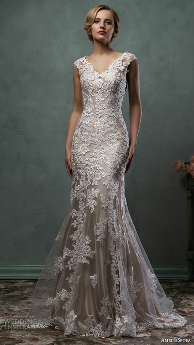 意大利婚纱品牌 Amelia Sposa 2016婚纱系列LookBook 新季设计延续了品牌永恒浪漫的主题，美丽的鱼尾设计、精致的蕾丝、香槟金的底衬，带给新娘们梦幻婚纱礼服～