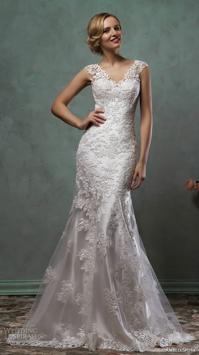 意大利婚纱品牌 Amelia Sposa 2016婚纱系列LookBook 新季设计延续了品牌永恒浪漫的主题，美丽的鱼尾设计、精致的蕾丝、香槟金的底衬，带给新娘们梦幻婚纱礼服～