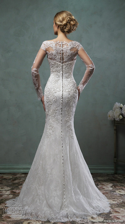 意大利婚纱品牌 Amelia Sposa 2016婚纱系列LookBook 新季设计延续了品牌永恒浪漫的主题，美丽的鱼尾设计、精致的蕾丝、香槟金的底衬，带给新娘们梦幻婚纱礼服～