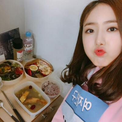 韩国女爱豆头像 GFRIEND 黄恩妃信飞SinB