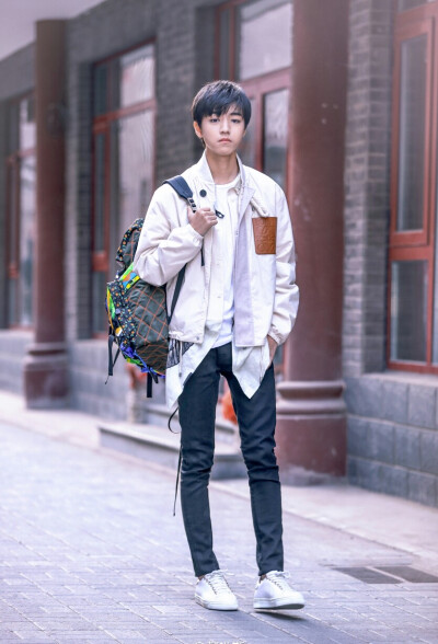 #王俊凯 #TFBOYS 时尚街拍 高清 帅气 