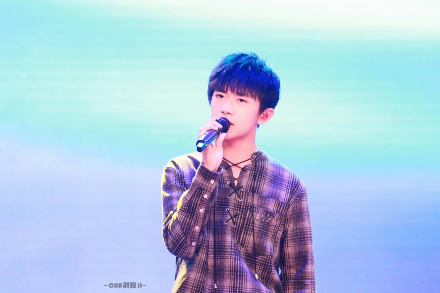 #易烊千玺 #TFBOYS 湖南师大附中艺术节 高清 帅气