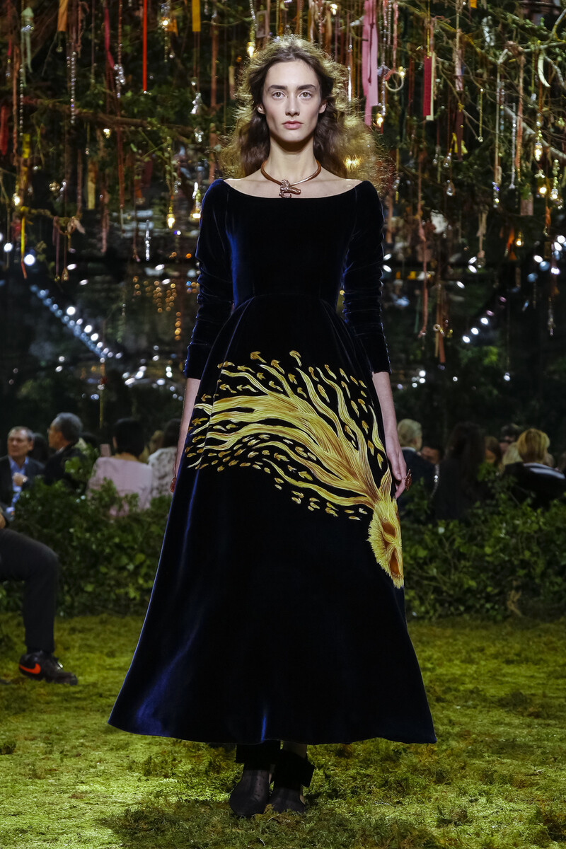 Christian Dior 迪奥2017巴黎时装周春夏高定系列：迷宫花园中的女权主义仙女