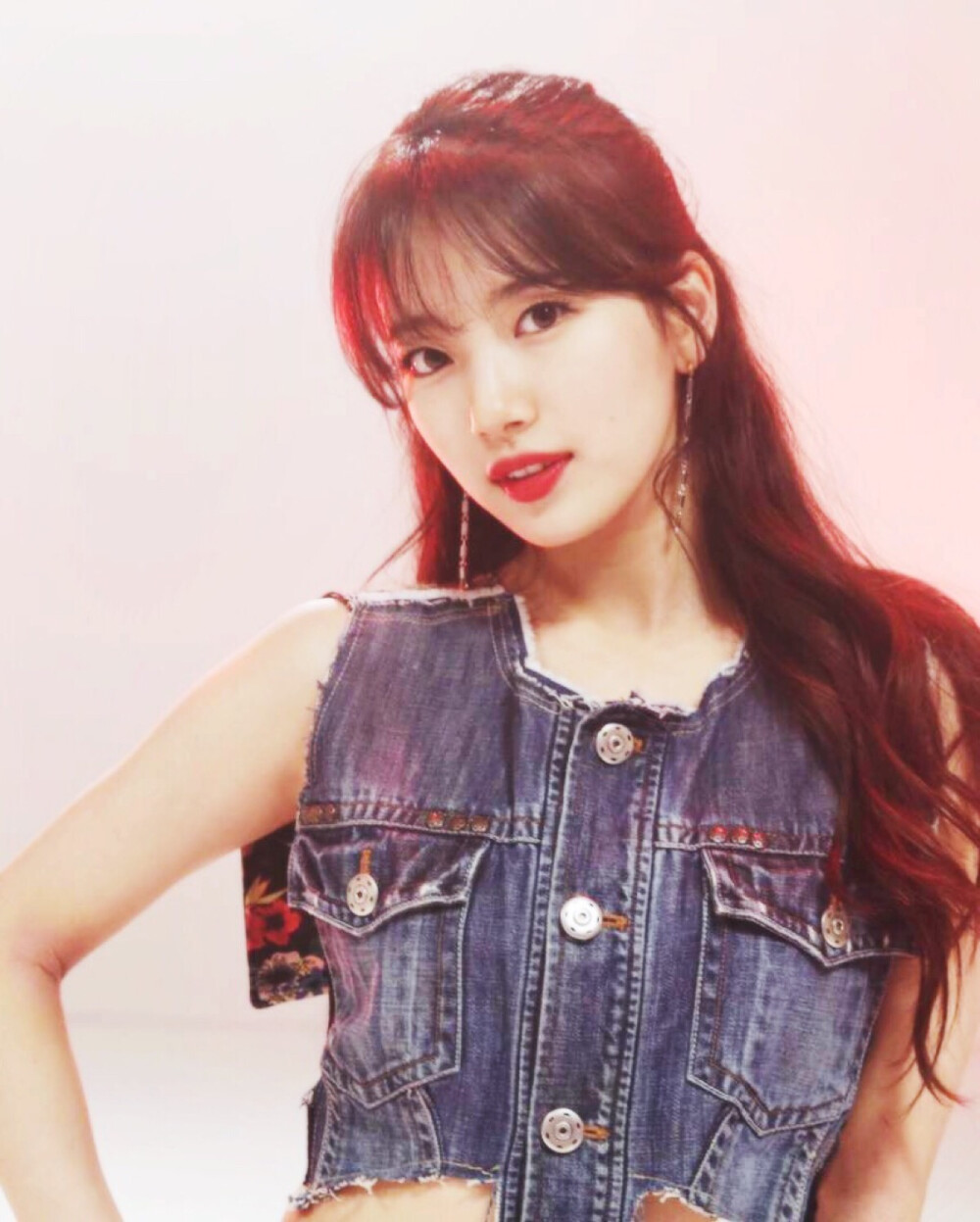 SUZY 裴秀智 