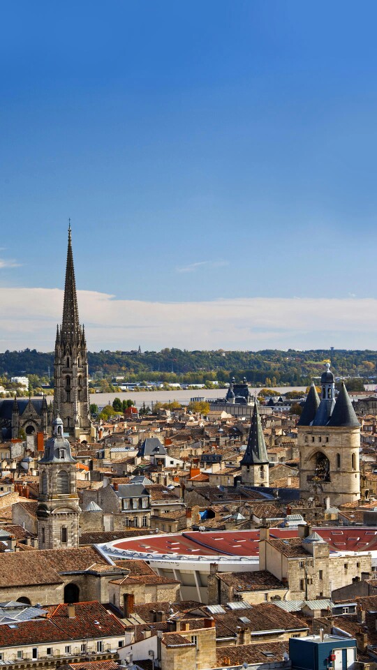 我们总是在生气的时候说一通气话 劈头盖脸的指责或是咄咄逼人讨一个满意的答复 可盛气凌人的姿态并不能让人多爱你一分啊 何苦逞一时之快 失了态 露了拙 生活不是电视剧 摆出凶巴巴的样子任谁都可爱不起来 若是真正疼你的人 都不用发脾气 光是撇嘴含泪 他就心软得一塌糊涂