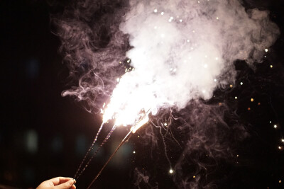 八美图。新年快乐。烟花
