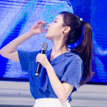 #IU##向全世界安利IU# onlyU美图- 170127感谢真露带着IU一路陪着我们。今晚，IU邀请大家与她共饮一杯不过不要贪杯哦【cr：logo】#给IU最好的应援# ​​​​