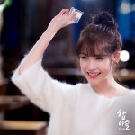 #IU##向全世界安利IU# onlyU美图- 170127感谢真露带着IU一路陪着我们。今晚，IU邀请大家与她共饮一杯不过不要贪杯哦【cr：logo】#给IU最好的应援# ​​​​