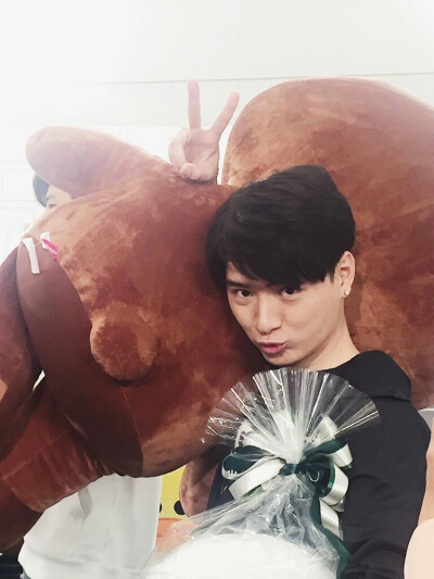 KristPerawat 泰剧一年生 暖暖 阿日学长 Arthit 王慧侦
cr.twitter