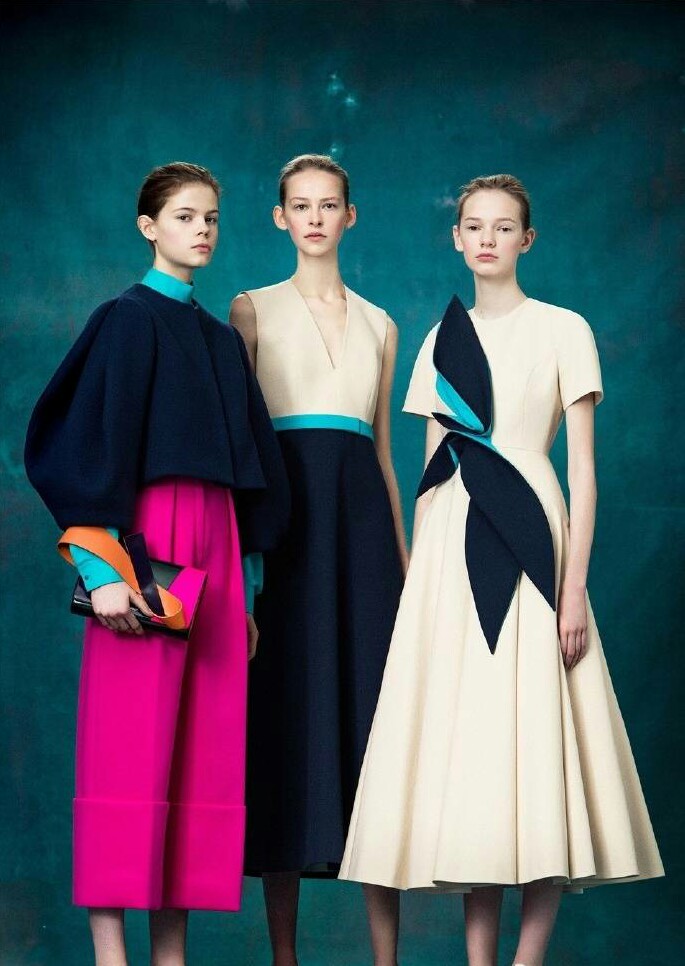 Delpozo Pre Fall 2017 ​​​ ​​​
时尚街拍 秀场 模特 时尚博主 婚纱婚礼 新娘造型 礼服 鲜花 花束 捧花 耳环 手链 项链 发饰 高跟鞋 饰品