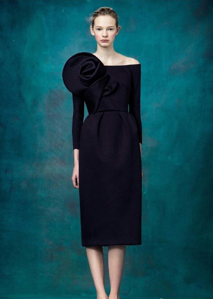 Delpozo Pre Fall 2017 ​​​ ​​​
时尚街拍 秀场 模特 时尚博主 婚纱婚礼 新娘造型 礼服 鲜花 花束 捧花 耳环 手链 项链 发饰 高跟鞋 饰品