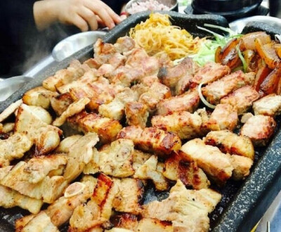 最爱吃烤肉！
蛋糕 美食头像 家常菜 西餐 日式料理 甜品 韩剧 饮料 水果 暖心 下午茶 冰淇淋 巧克力 早餐 特色小吃