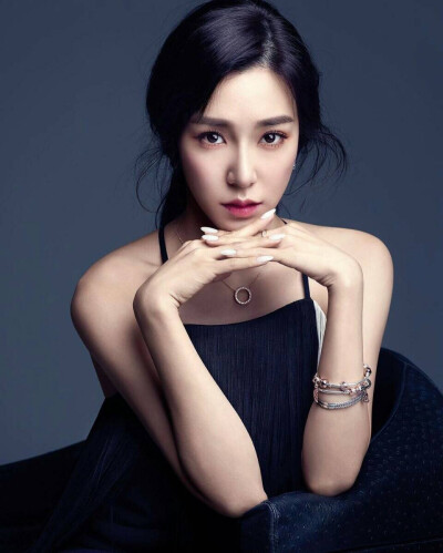 黄美英Tiffany 1989年8月1日出生于美国加利福尼亚州旧金山市 少女时代的主唱 2016年发行自己的首张solo专辑《I Just Wanna Dance》