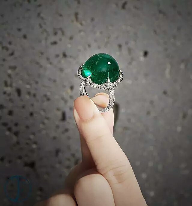 40ct Rooound Cabb Emerald