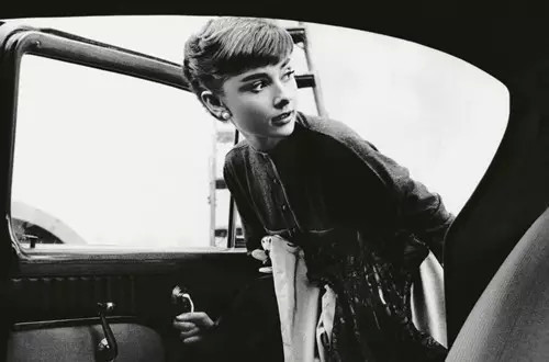 奥黛丽·赫本（Audrey Hepburn），1929年5月4日出生于比利时布鲁塞尔，英国电影和舞台剧女演员。