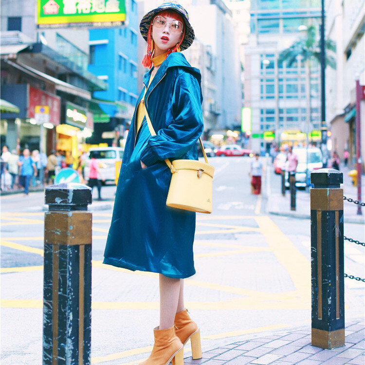 金文聪原创 冬季复古连帽纯色加绒加厚中长款金属风衣外套女